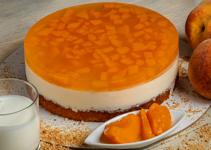 Йогуртовий торт з персиком