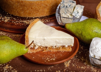 Чизкейк з грушею та сиром Дор блю